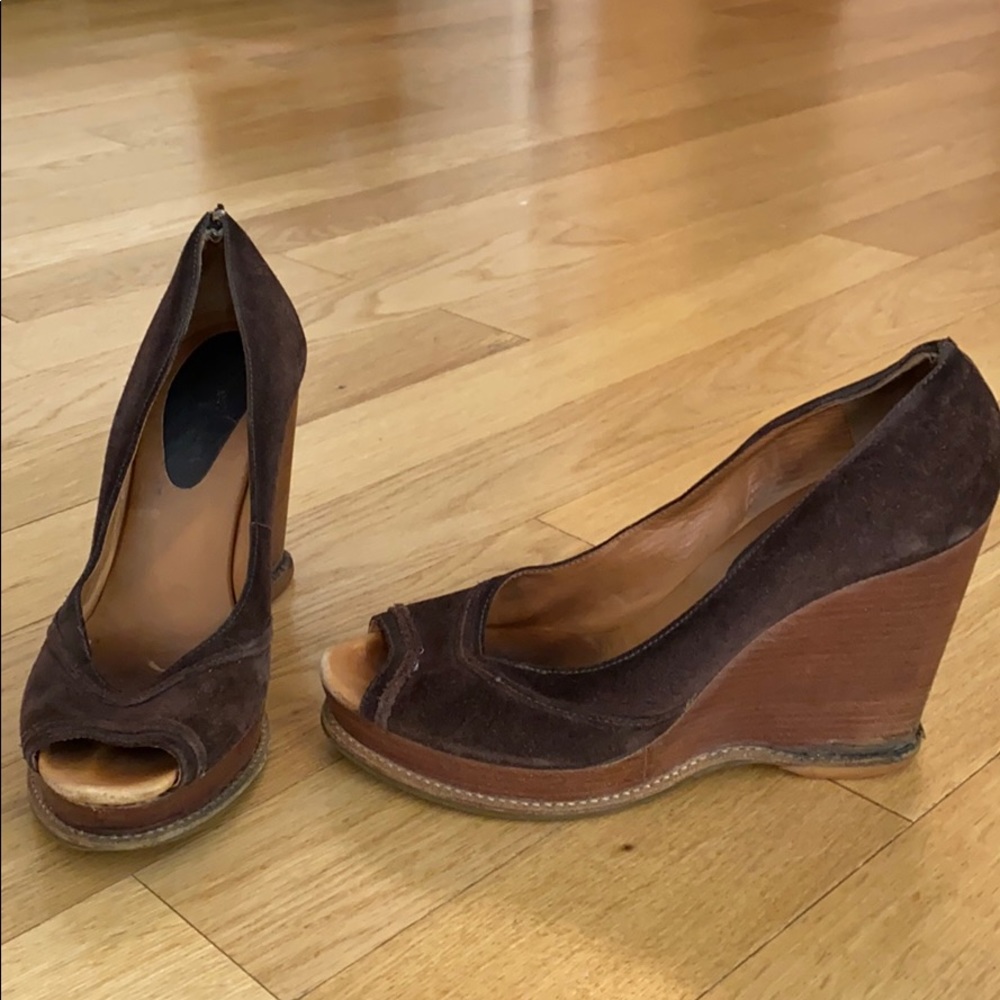 Brown Suède open toe wedges